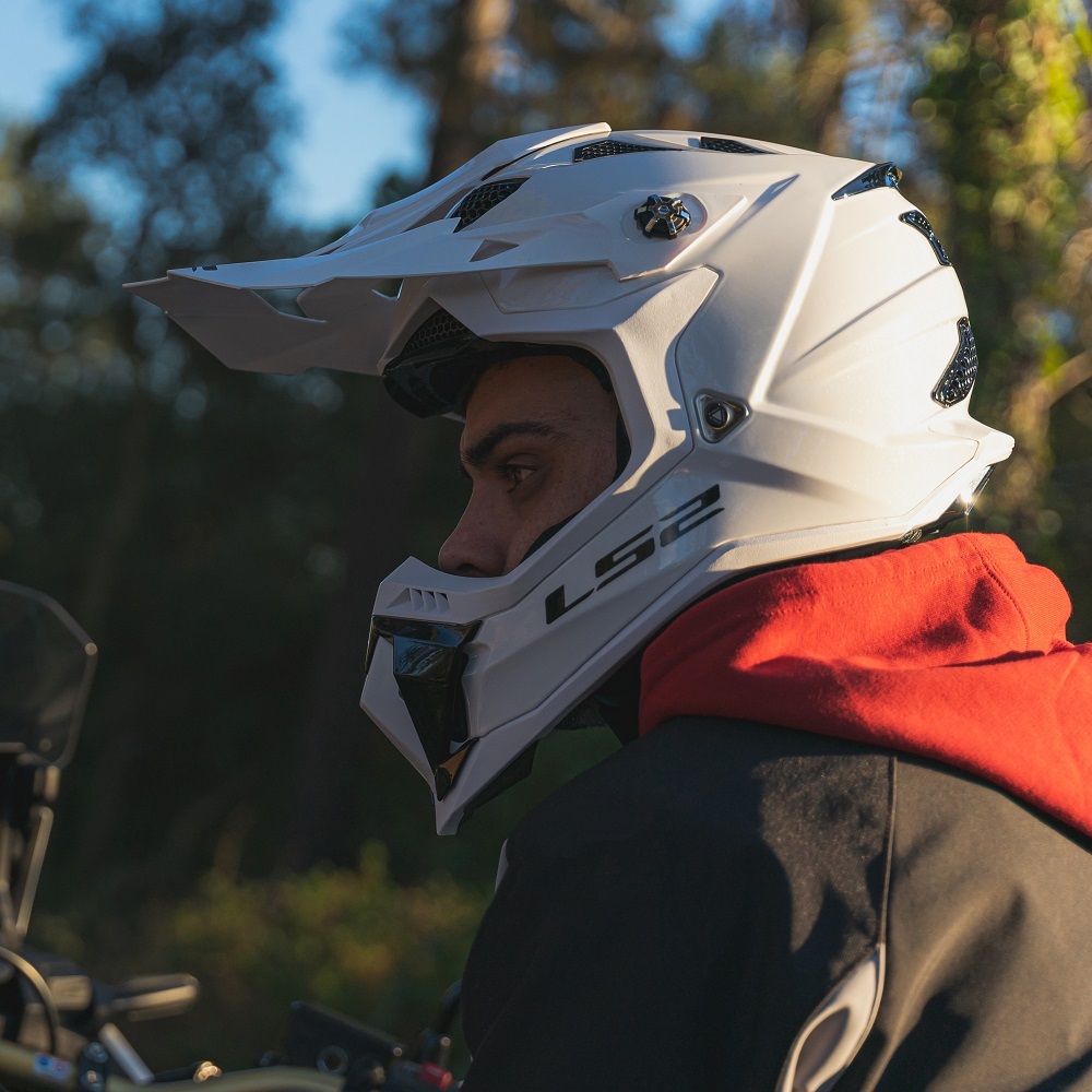 The Ultimate Guide to White Dirt Bike Helmets: Style, Safety, and Performance